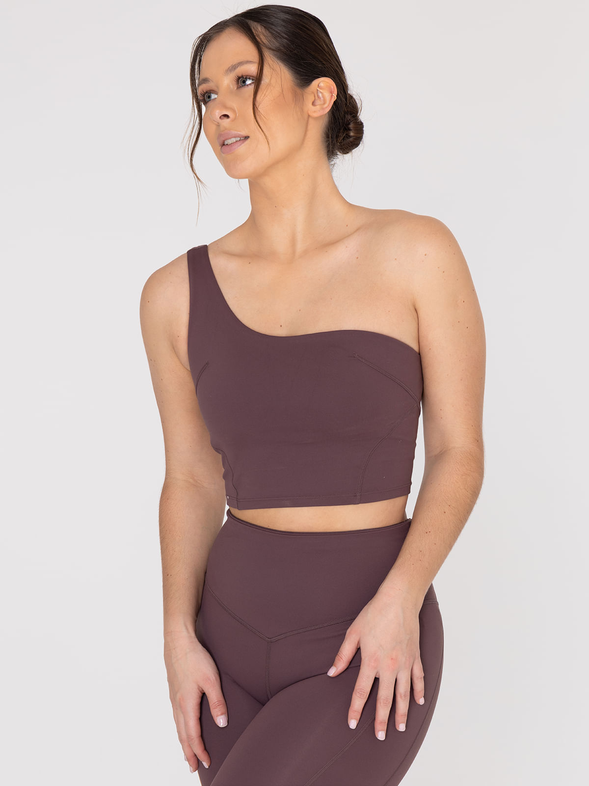 Peto Mujer Asymmetric Crop T Café Bsoul